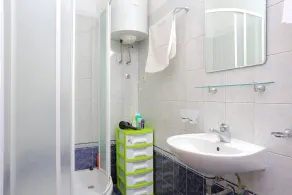 2-Zimmer-Ferienwohnung am Strand Seget Vranjica, Trogir (A-13771-b) - Image 3