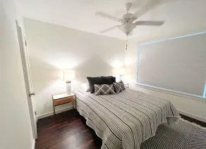 Cozy Cottage / One Block Away FromWater! - Image 3