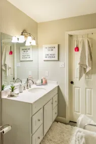 Royalty Luxe Stay💎3B/2R 🏠No Back Neighbors/Huge Beautiful Patio🌞Sleeps 8🛌 - Image 3