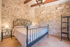 Typische mallorquinische Villa „S'Era de Son Roig“ mit Garten, Pool und WLAN - Image 4