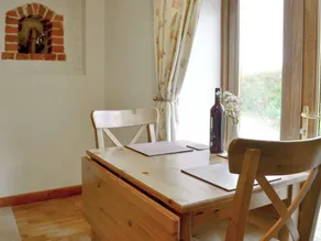 1 bedroom accommodation in Lower Gresham - Image 4