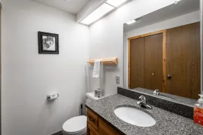 Homestead 1: Cozy 2BR in West Yellowstone, just 1 minute from Yellowstone Park! - Image 4