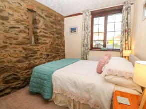 TREM Y WYDDFA, family friendly, character holiday cottage in Gaerwen - Image 3