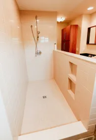 Leland`s Harbor View - Image 4
