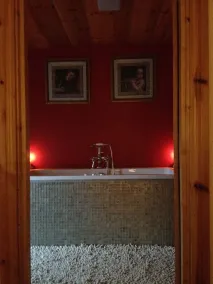 Romatic Couples Retreat Luxurious Accommodation - Image 4