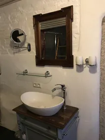Historic day laborer's house - Image 3