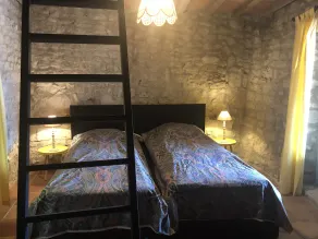 \"La Demeure\" Mas au cœur du village de Crestet (Vaucluse)  avec piscine privée. - Image 4