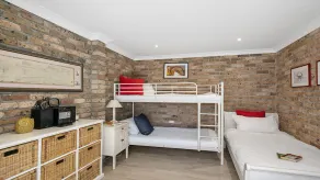 Pet friendly, cross the road to the beach! - Image 5