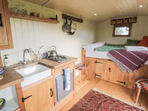 Honeysuckle Shepherd's Hut - Image 3