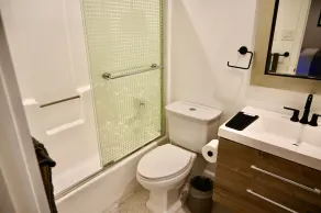 Spaciously Styled Apartment -  Close to Baylor and Magnolia - Image 2