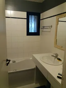 Casa familiar contemporánea con jardín y piscina climatizada, cerca de la playa - Image 4