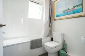 Spacious London stay - 3 Bedroom property - Image 3