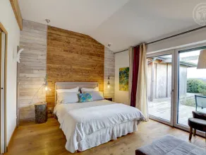 Gîte éco-responsable avec bassin naturel et vue panoramique - Image 5