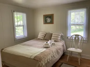 Sunny Cottage in Ellison Bay - Image 4