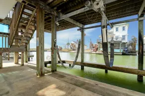 Jamaica Beach Waterfront Home! w/ Paddleboards, Kayak, Pedal Boat, Fishing Gears - Image 2