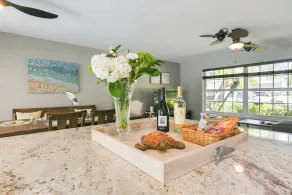 Singer Island Beach, Heated Pool, PUTT PUTT, Pool Table & 5 min walk to Beach! - Image 3