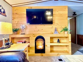 2 bedroom in Logan Ohio, Hocking Hills, Luxury Hot Tub, King Size Bed, Fire-pit - Image 2