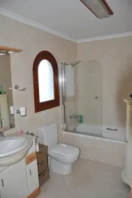 Villa with swimming pool for 8 people - Image 2