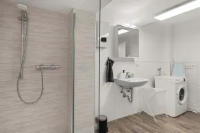 MOLA Apartments-Ferienwohnung für 5 Personen-separater Eingang-Gratis Parkplatz-Terrasse-Grill-Highspeed WLAN-auch für Langzeit geeignet - Image 3