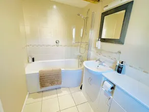 Cotswolds barn conversion in foodie-heaven Kingham - Image 5