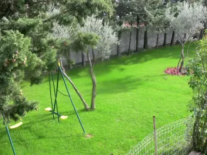 Grande demeure avec piscine privée  sécurisée 10X5, avec terrain arborée - Image 5