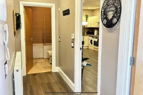 2 Bed Apartment - Sleeps 4 - Wifi - Parking - Image 2