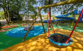 Camping familial 4* | Mobil-home + Accès piscine - Image 2