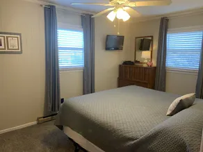 Location! 3 bed/2bath Five min walk to beach! Linens & towels included! - Image 5