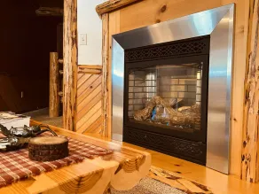 The Hideaway Suite: Cozy, Lodge Suite in Amish Country, Ohio - Image 2