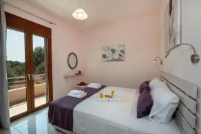 Villa Amelia, modern and tasteful house in Cretan nature - Image 4