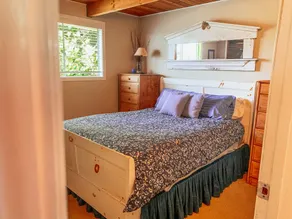 A sweet Puget Sound view cabin with Mutiny Bay beach access. - Image 5