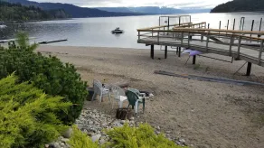SHUSWAP LAKE SHUSWAP BEACHFRONT BY THE PARK BOAT SLIP PIER NEW DOCK SEP30 WIFI - Image 2