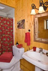 SPÉCIAL AUTOMNE! - Expérience MT Cabin unique avec bain à remous, ruisseau, forêt, emplacement! - Image 3