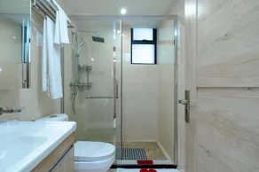 Urban Oasis View Palace Apartment- 3 Bed - Image 3
