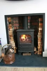 Eastholme Cottage, Holmfirth.  Short walk to village centre in lovely setting - Image 2