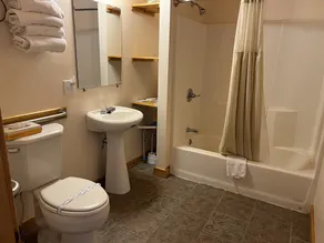 2 bedroom cottage 2.5 miles from Munising, MI and the Pictured Rocks Cruises. - Image 2