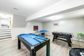 Spacious home, game room. pool table- basketball court. 2 King beds,Free parking - Image 2