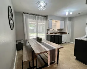 *New* Welcome to the Cheerful 2 Bedroom Duplex - Image 5