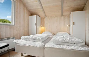 Stunning Apartment In Rønde With Sauna - Image 4