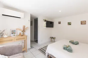 Holiday Gîte 'T1 Ardeche Vesseaux' with Mountain View, Shared Garden & Wi-Fi - Image 5