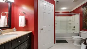 5 minutes Downtown! 2 Bdrm 2. 5 maison de bain! Capacité d'accueil jusqu'à 4 adultes - Image 5
