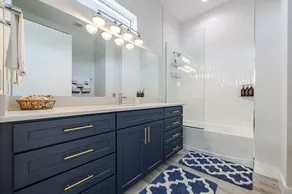 Gulf Access New Beautiful Waterfront Pool Home with Dock & Lift - Image 3