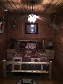Hunter Style Lodge located on a bass Mecca lake with country views. - Image 2