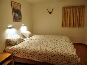 Cosy, fully equipped chalet sleeping up to 4 people with stunning views - Image 5