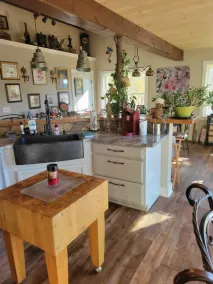2-bedroom cottage 14 minutes from Downtown Cumberland Historic District - Image 4