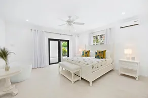 Moonflower Villa: Luxe 3-bed Oasis on West Coast - Image 5