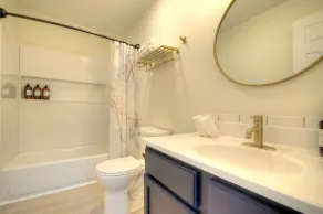 Cape May Rose - Quiet Convenient Location Sleeps 10 - Image 5