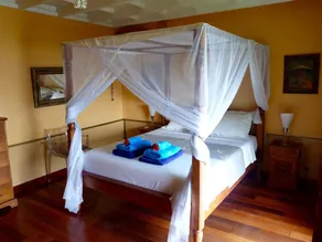 Pension Poerani Moorea - DeLuxe Suite, living room, kitchen, 2 bedrooms a/c - Image 4