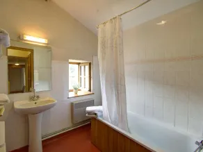 Cozy gîte for 7 with fireplace and terrace - Image 3