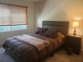 Comfortable 3 Bedroom, 3 Bathroom With Amenities! - Image 4